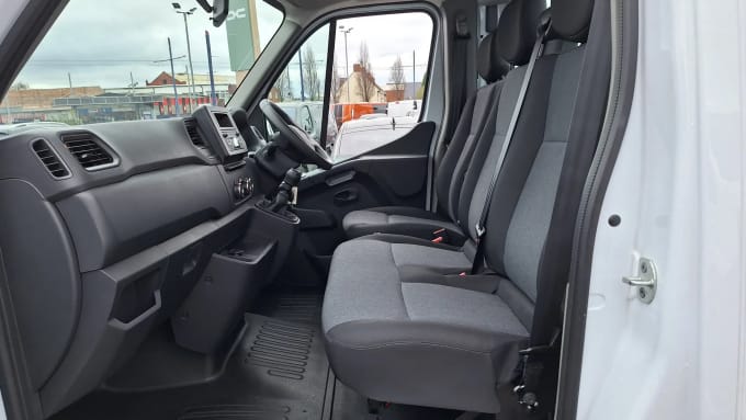2024 Renault Master