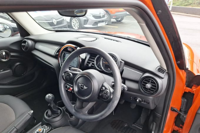 2019 Mini Hatch