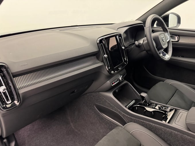 2024 Volvo Xc40