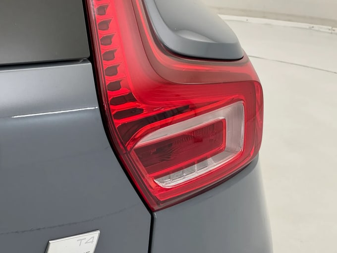 2022 Volvo Xc40