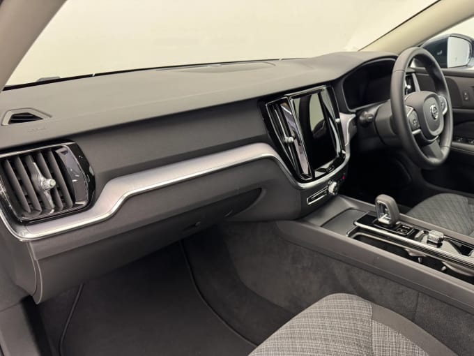 2022 Volvo V60