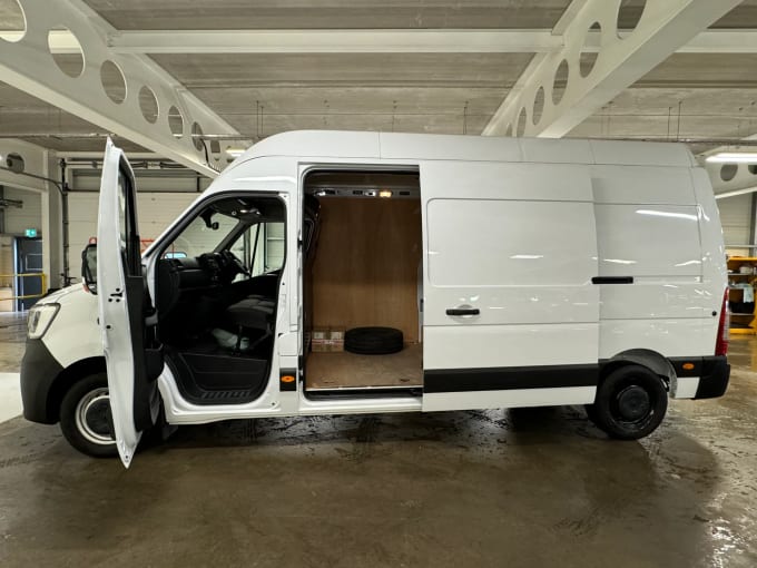 2023 Renault Master