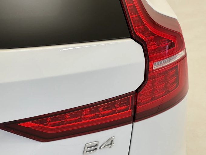 2022 Volvo V60