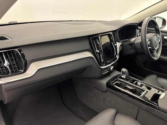 2025 Volvo V60