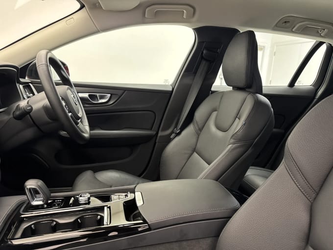 2025 Volvo V60