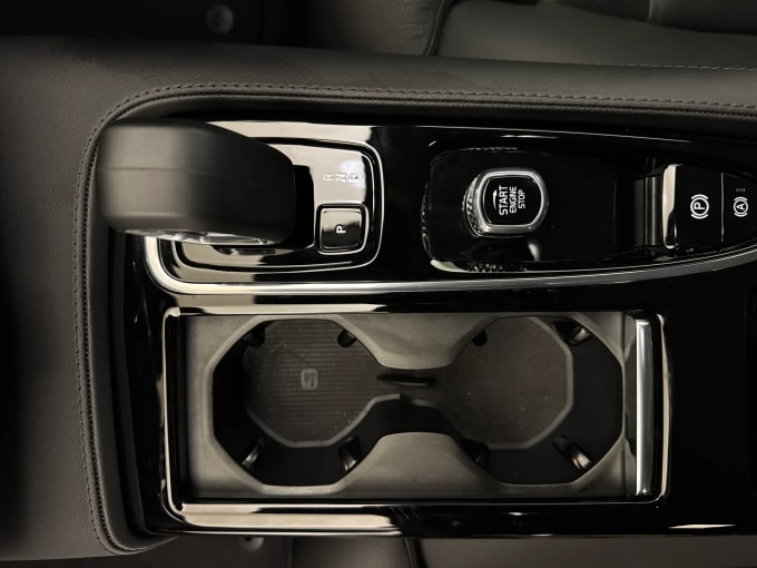 2025 Volvo V60