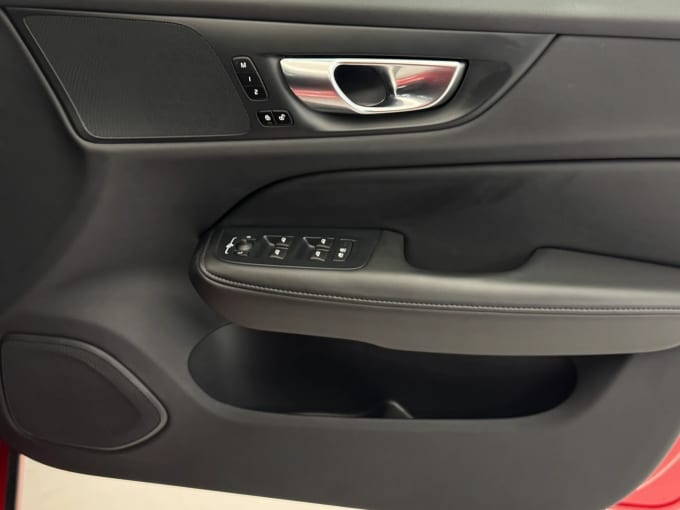 2025 Volvo V60