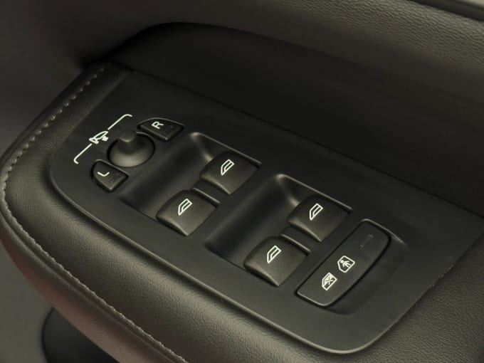 2025 Volvo V60