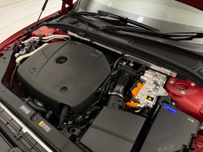 2025 Volvo V60