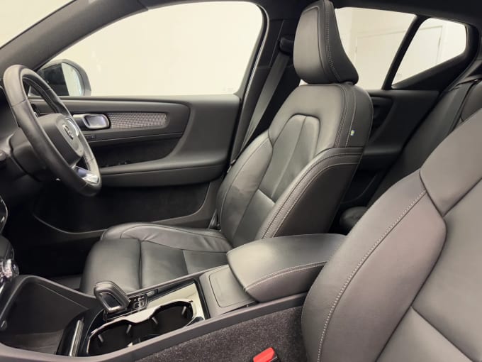 2025 Volvo Xc40
