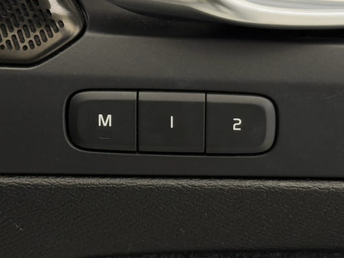 2025 Volvo Xc40