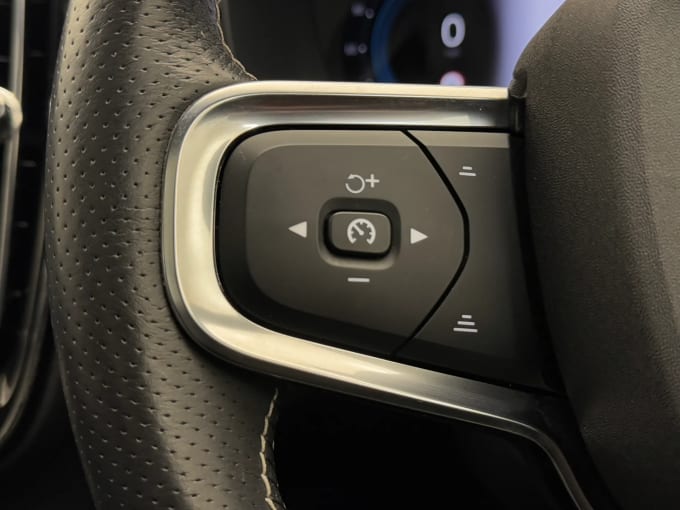 2025 Volvo Xc40