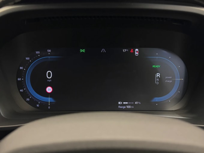 2025 Volvo Xc40