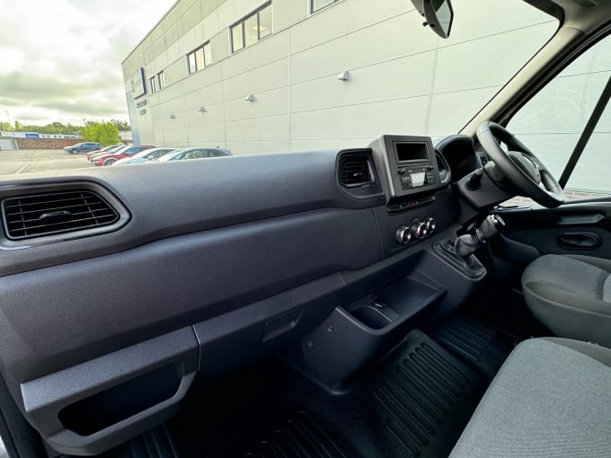 2024 Renault Master