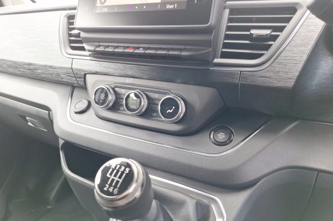 2025 Renault Trafic