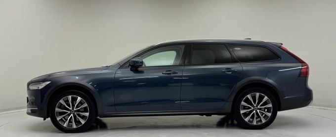 2022 Volvo V90