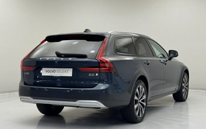 2022 Volvo V90
