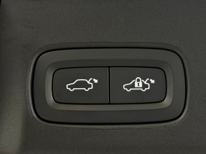 2022 Volvo V90