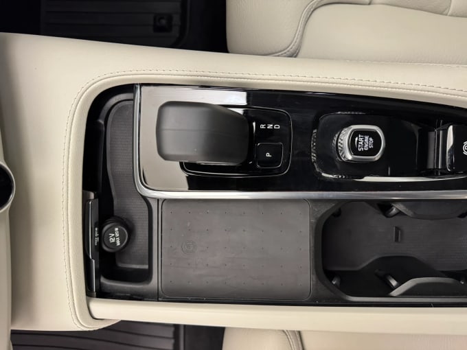 2022 Volvo V90