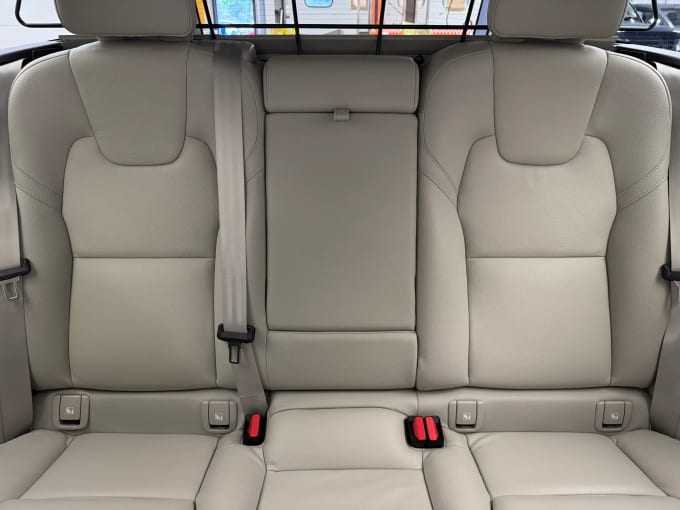 2022 Volvo V90