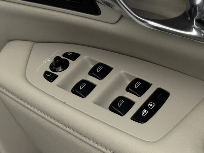 2022 Volvo V90