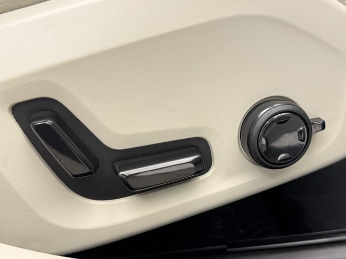 2022 Volvo V90