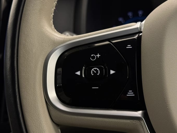 2022 Volvo V90
