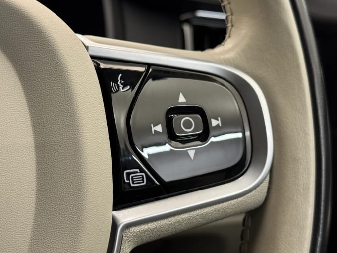 2022 Volvo V90