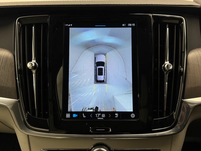 2022 Volvo V90