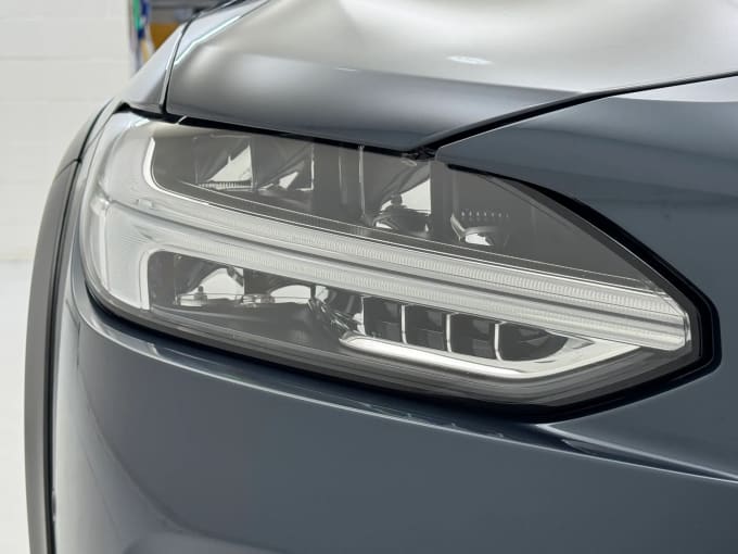 2022 Volvo V90