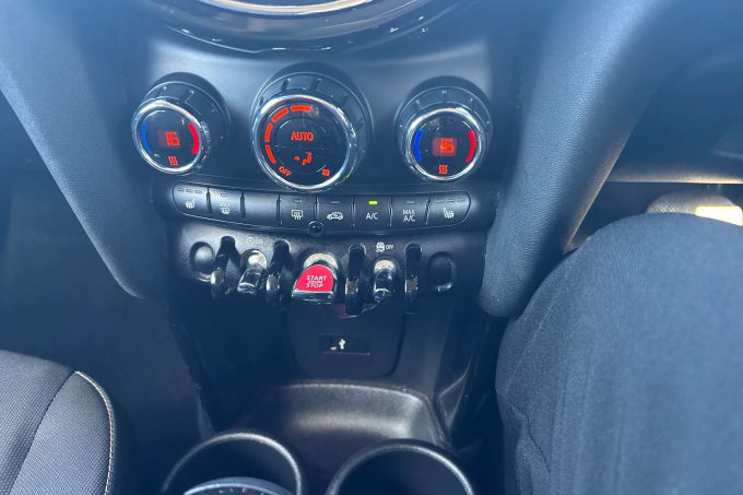 2022 Mini Hatch