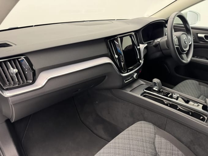 2022 Volvo V60