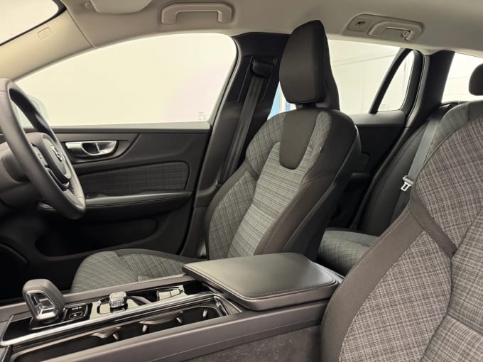 2022 Volvo V60