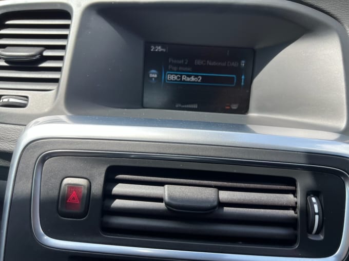 2025 Volvo V60