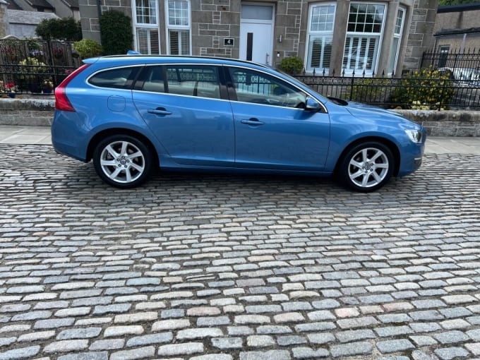 2025 Volvo V60