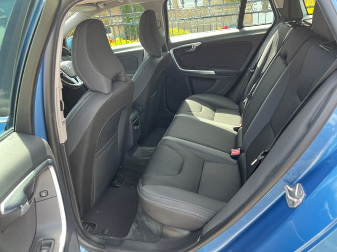 2025 Volvo V60