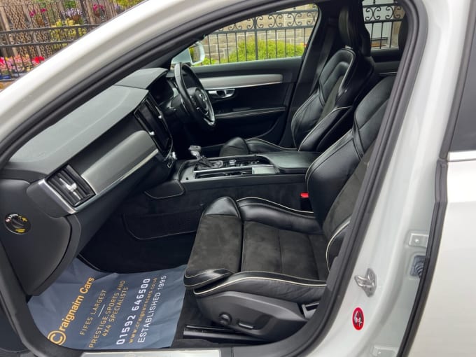 2025 Volvo S90