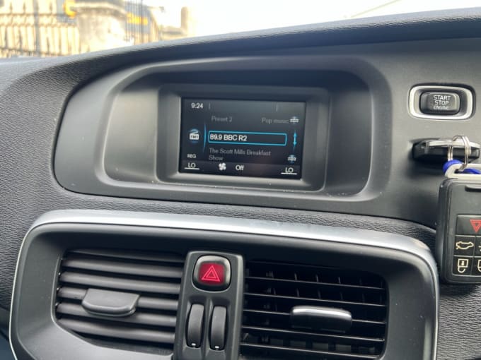 2025 Volvo V40