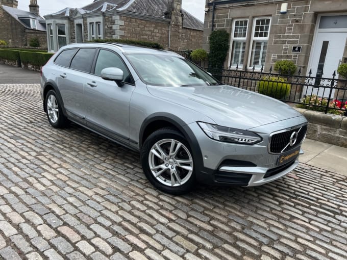 2025 Volvo V90 Cross Country