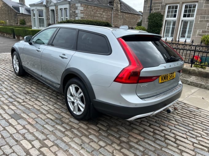 2025 Volvo V90 Cross Country