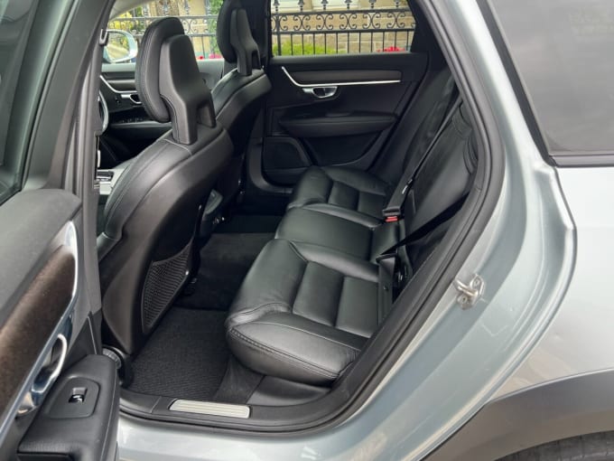 2025 Volvo V90 Cross Country