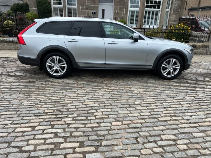 2025 Volvo V90 Cross Country