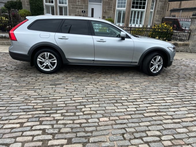 2025 Volvo V90 Cross Country