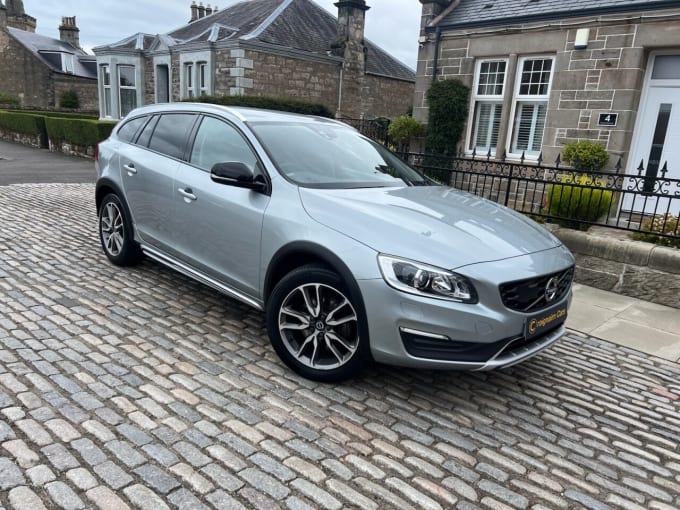 2025 Volvo V60 Cross Country