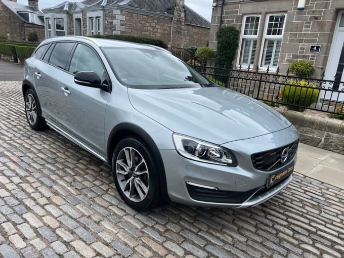 2025 Volvo V60 Cross Country