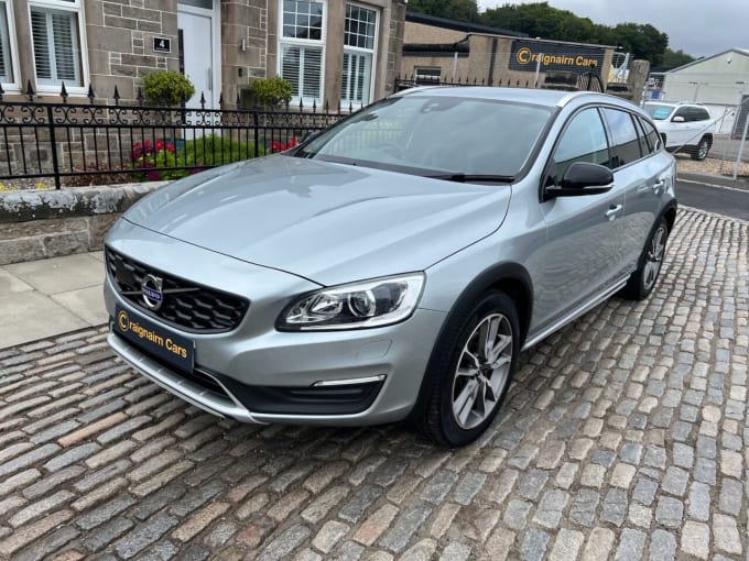 2025 Volvo V60 Cross Country