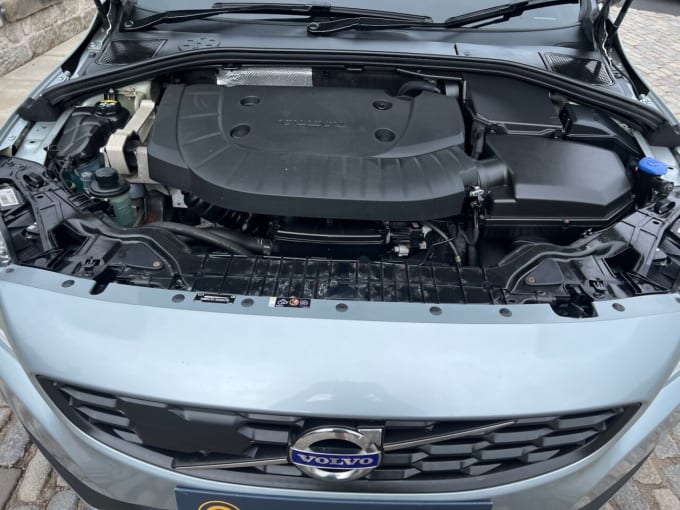 2025 Volvo V60 Cross Country