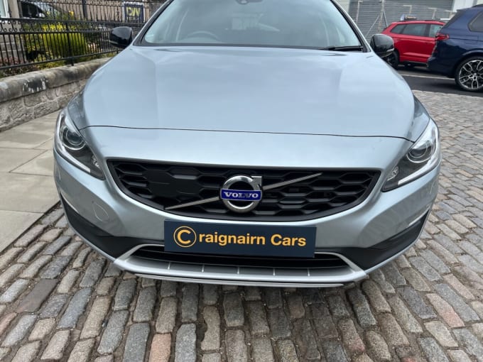 2025 Volvo V60 Cross Country