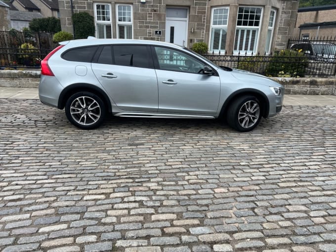 2025 Volvo V60 Cross Country