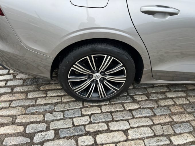 2025 Volvo V60